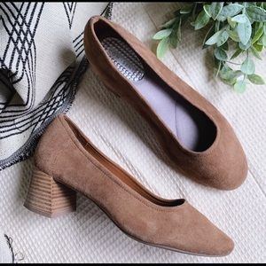 COM + SENS brown suede heel